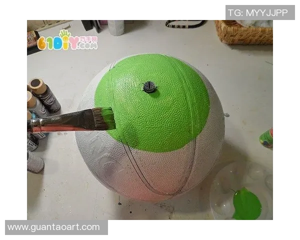 篮球明星泥人艺术展现运动与创意的完美结合